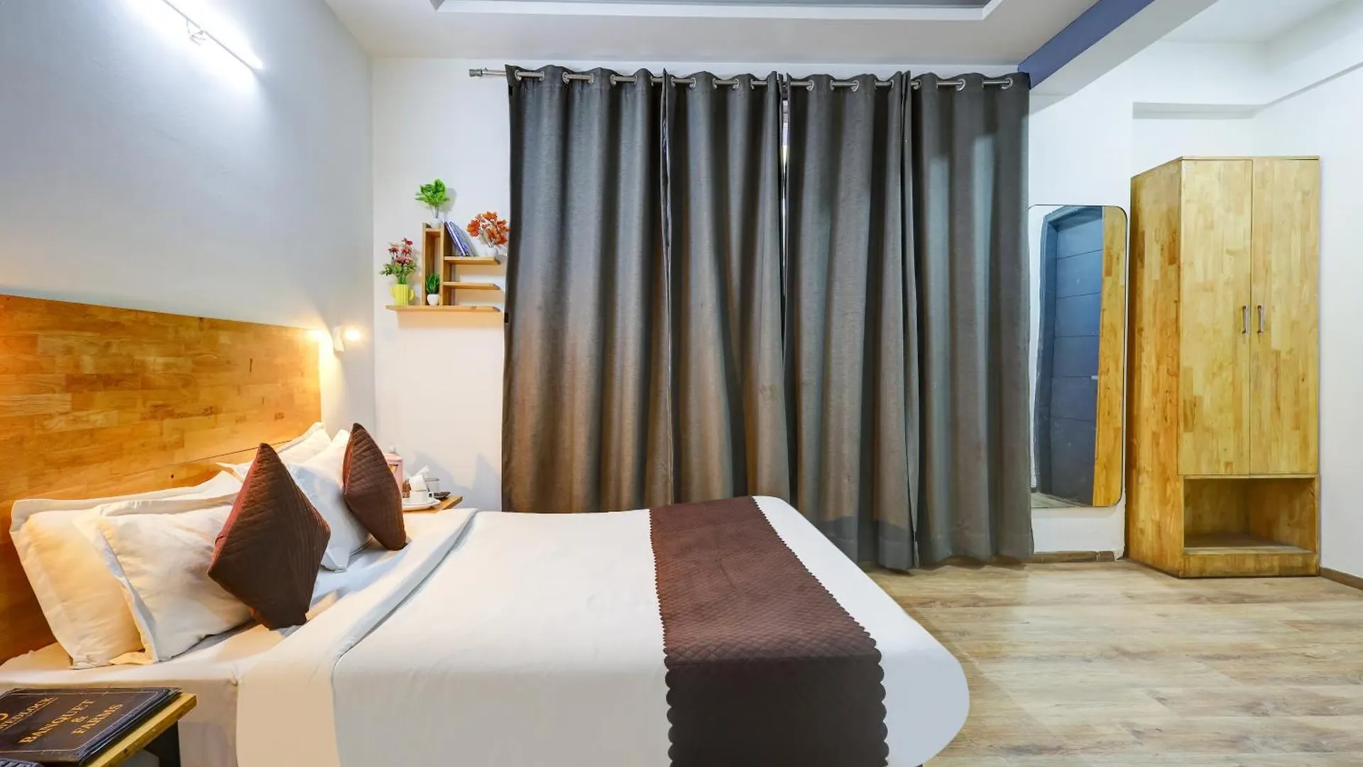 Hotel Wedlock Sector 47 Gurgaon