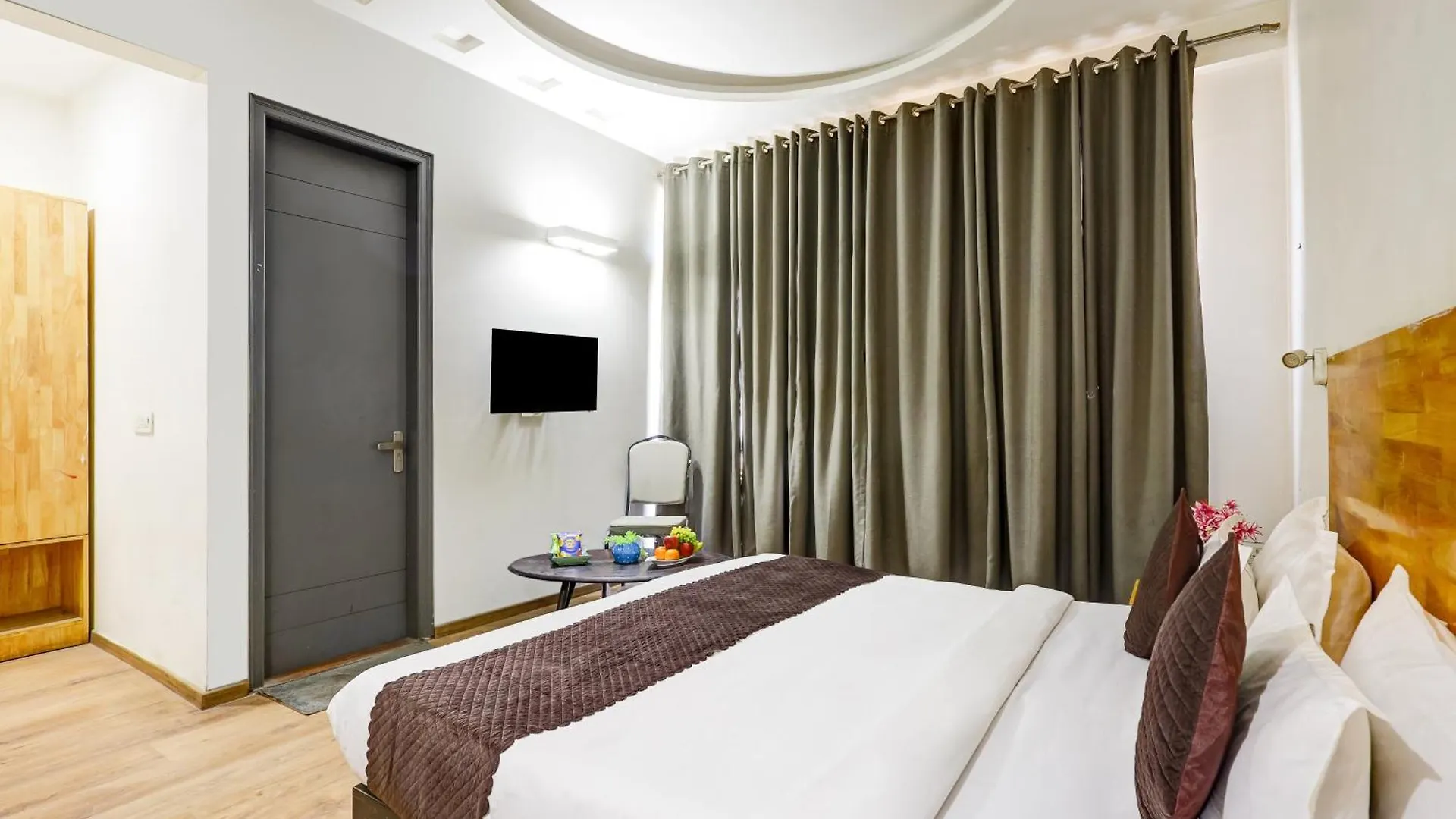 Hotel Wedlock Sector - 47 Gurgaon 3*,
